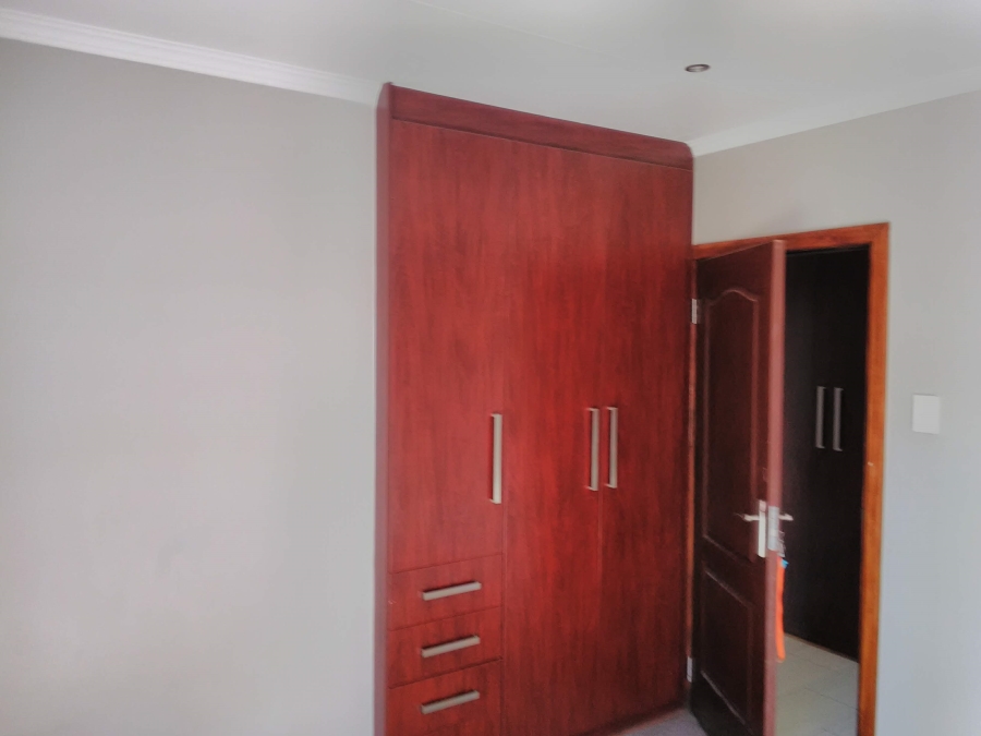 To Let 3 Bedroom Property for Rent in Hillside Free State